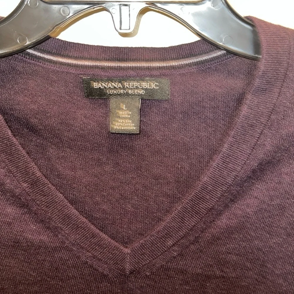Banana Republic men’s Sz L silk blend V-Neck Sweater Purple Classic office work